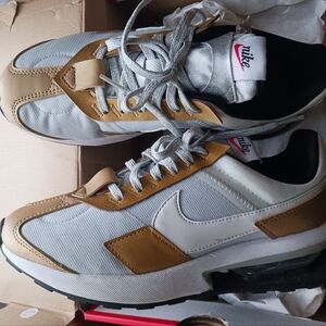 Women's Sz 6 Nike Air Max Pre-Day SEPure Platinum Metallic Gold (Women's)